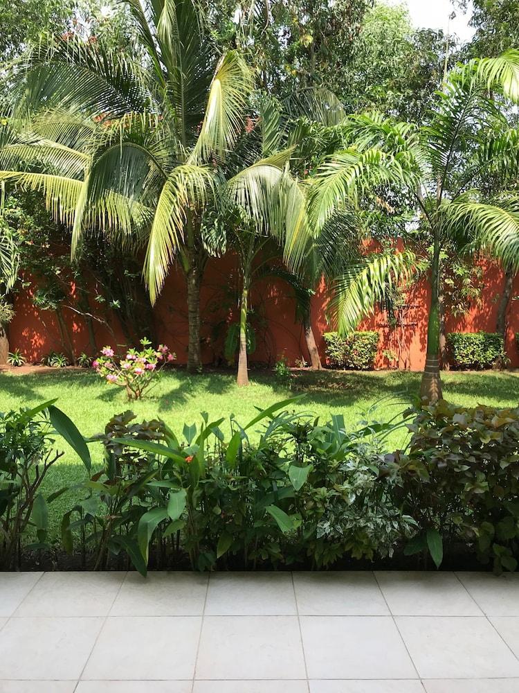 Hotel Maison Rouge Cotonou Exterior foto