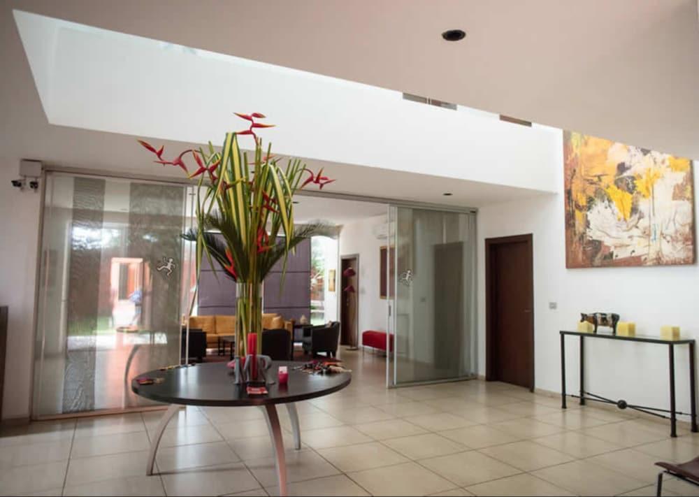 Hotel Maison Rouge Cotonou Exterior foto