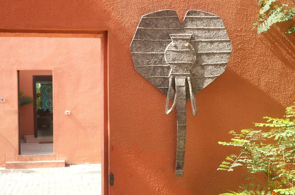 Hotel Maison Rouge Cotonou Exterior foto